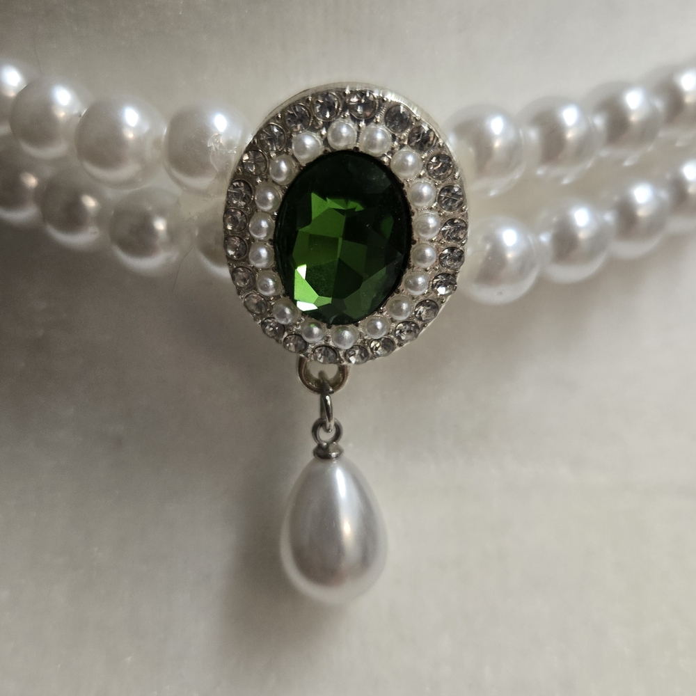 Elegant Cat Necklace with Pearls And Green Gemstone, Costume Jewelry